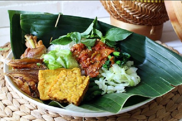 This image has an empty alt attribute; its file name is resep-sedehana-nasi-tempong-banyuwangi-k79.jpg